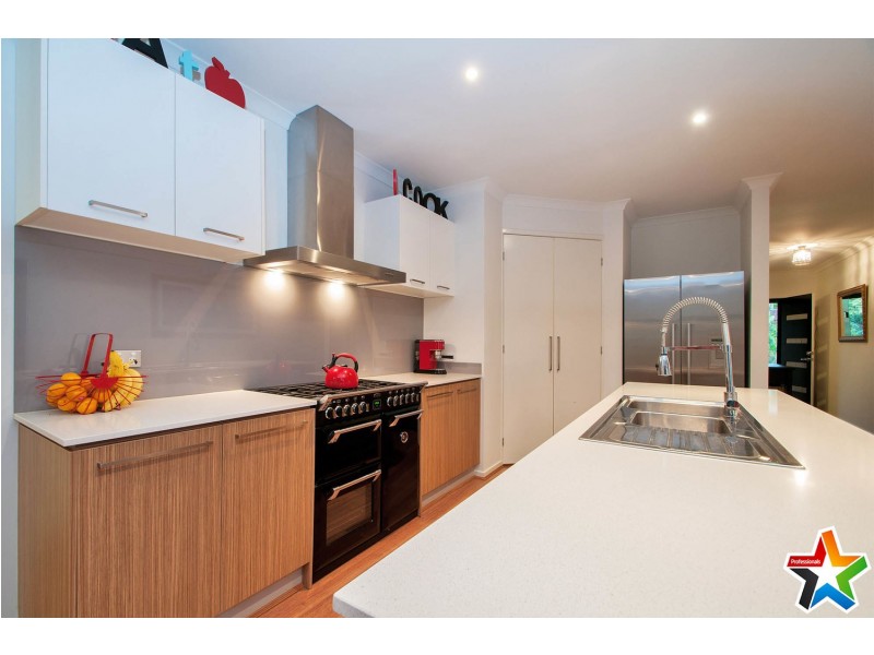 31 Larbert Road, Mooroolbark VIC 3138