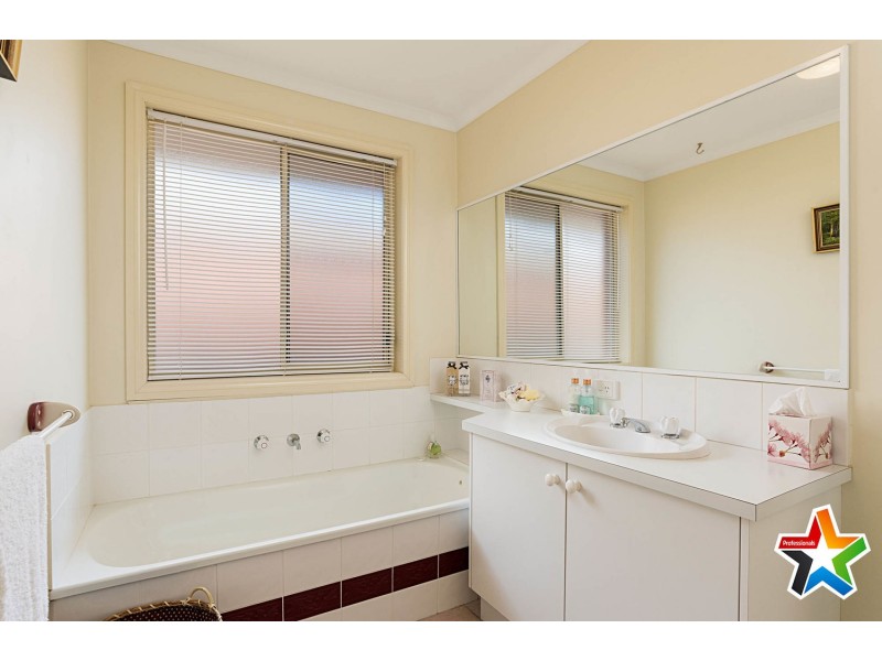 12 Clearwater Drive, Lilydale VIC 3140