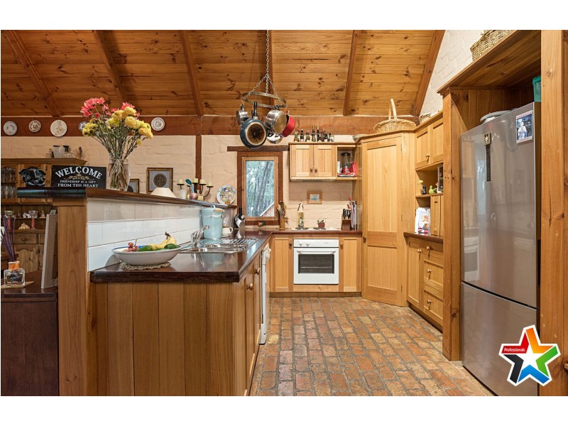 118 Wallace Road, Christmas Hills VIC 3775