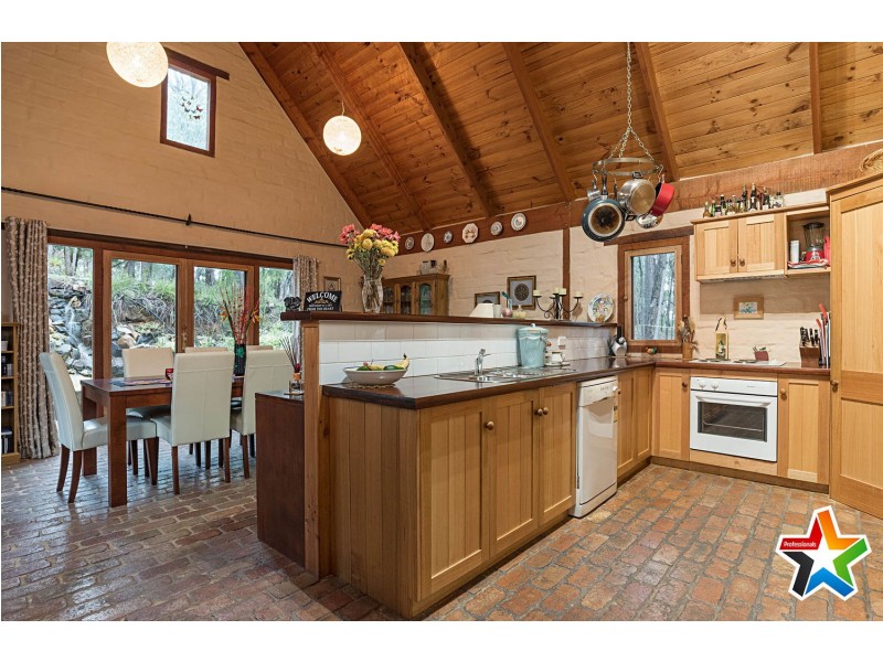 118 Wallace Road, Christmas Hills VIC 3775