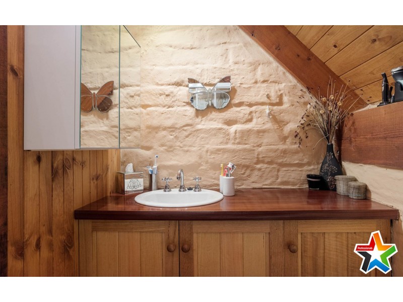 118 Wallace Road, Christmas Hills VIC 3775