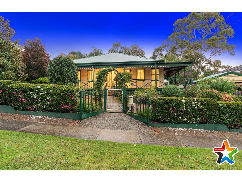 5 Dunrossil Drive, Kilsyth VIC 3137
