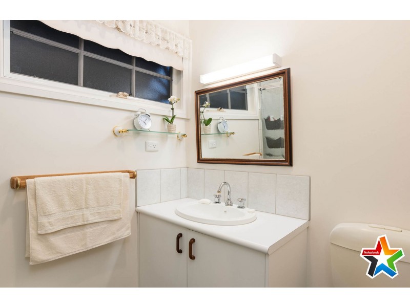 5 Dunrossil Drive, Kilsyth VIC 3137