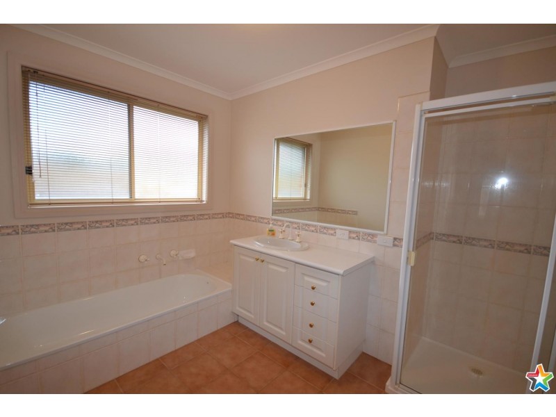 8 Clearwater Drive, Lilydale VIC 3140