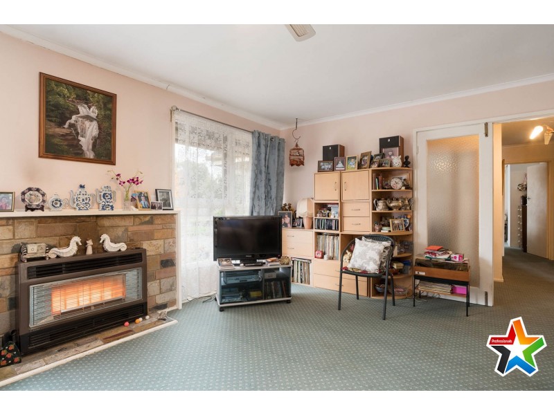 30 Longfellow Avenue, Mooroolbark VIC 3138