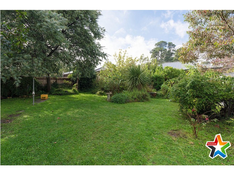 30 Longfellow Avenue, Mooroolbark VIC 3138