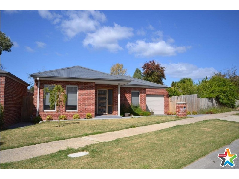 3 St James Park Rise, Mooroolbark VIC 3138