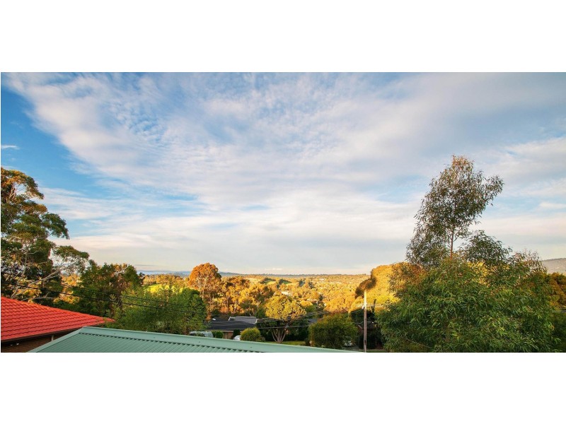 9 Devon Walk, Mooroolbark VIC 3138