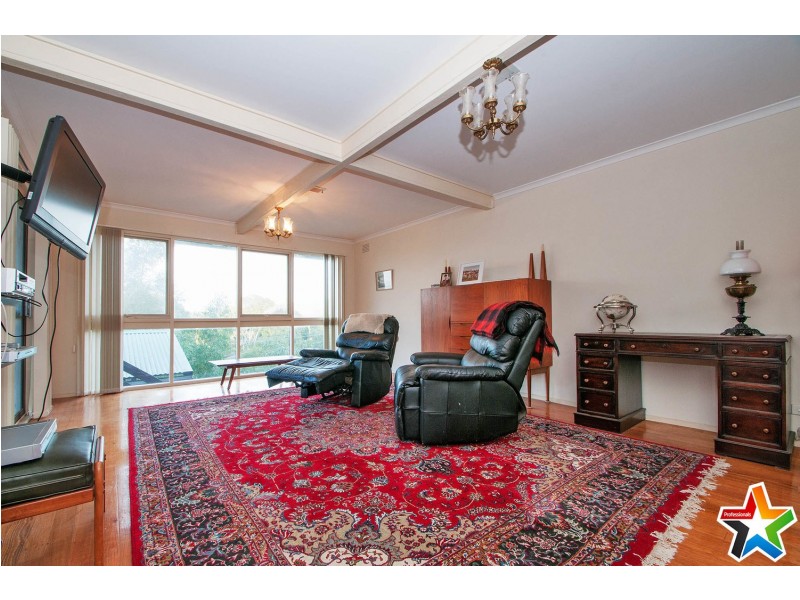 9 Devon Walk, Mooroolbark VIC 3138