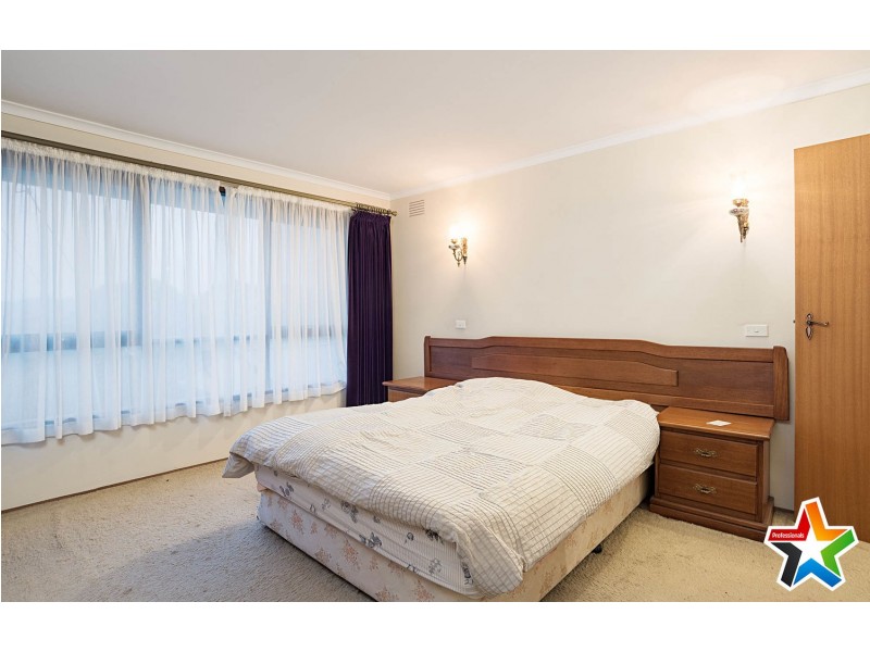 9 Devon Walk, Mooroolbark VIC 3138