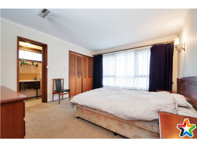 9 Devon Walk, Mooroolbark VIC 3138