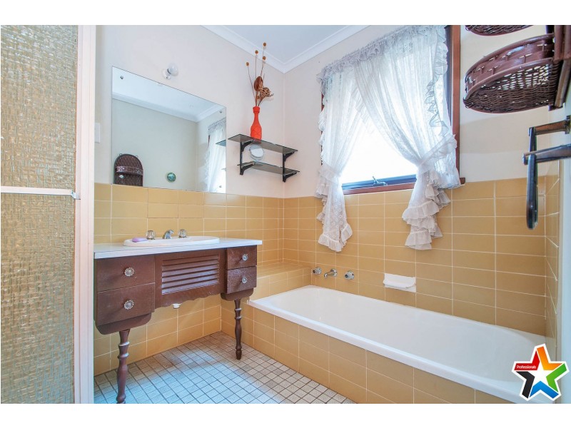 9 Devon Walk, Mooroolbark VIC 3138