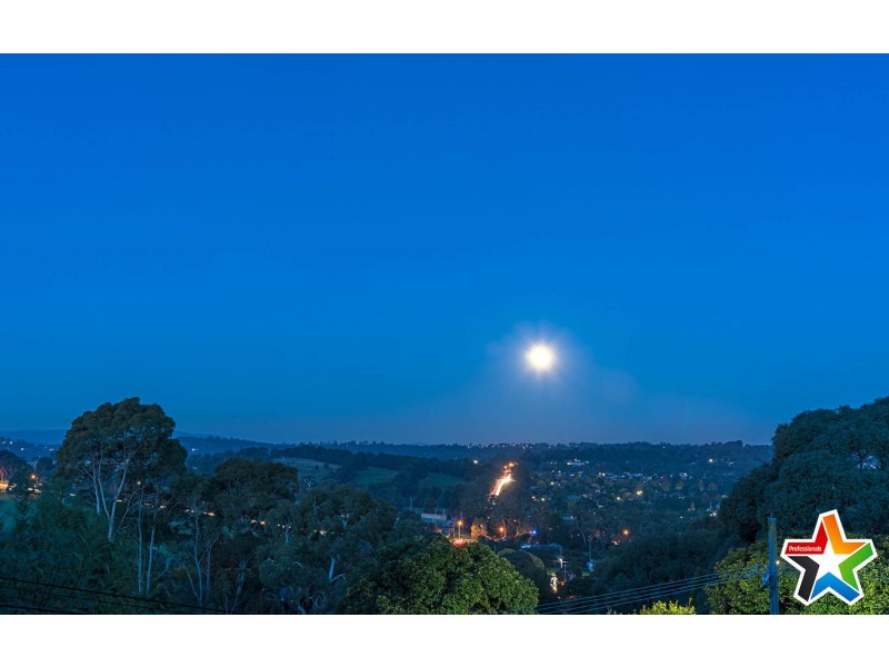 9 Devon Walk, Mooroolbark VIC 3138