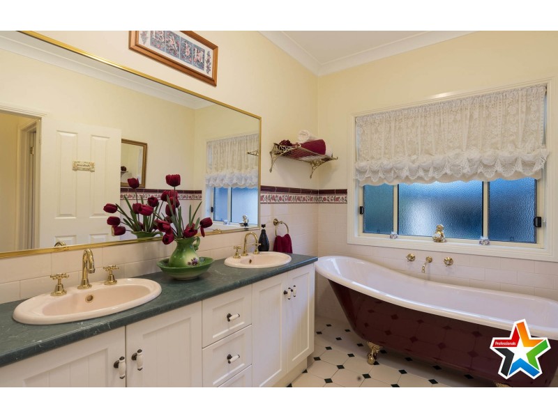 20 Olinda Park Rise, Lilydale VIC 3140