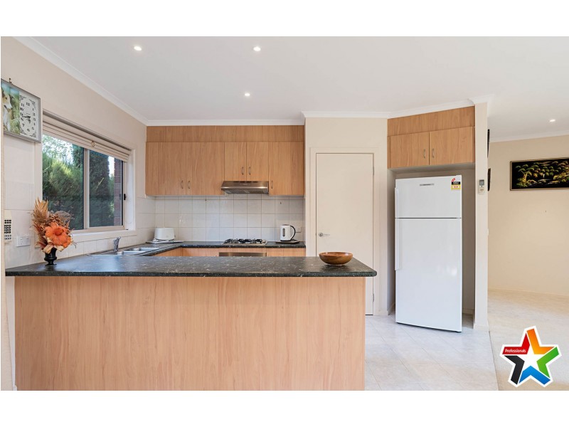 4 Williams Road, Mooroolbark VIC 3138