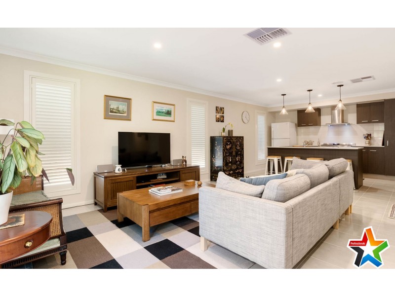 25A Taronga Crescent, Croydon VIC 3136