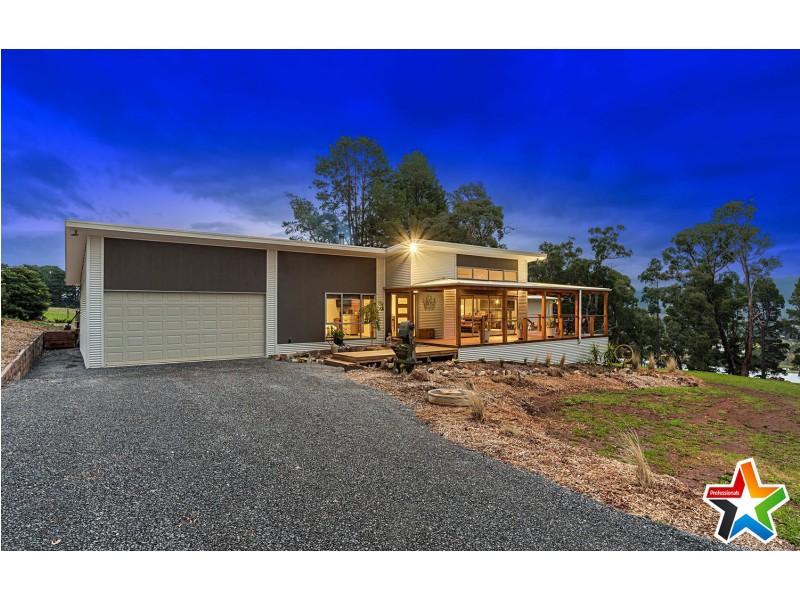 20 Edward Road, Wandin North VIC 3139