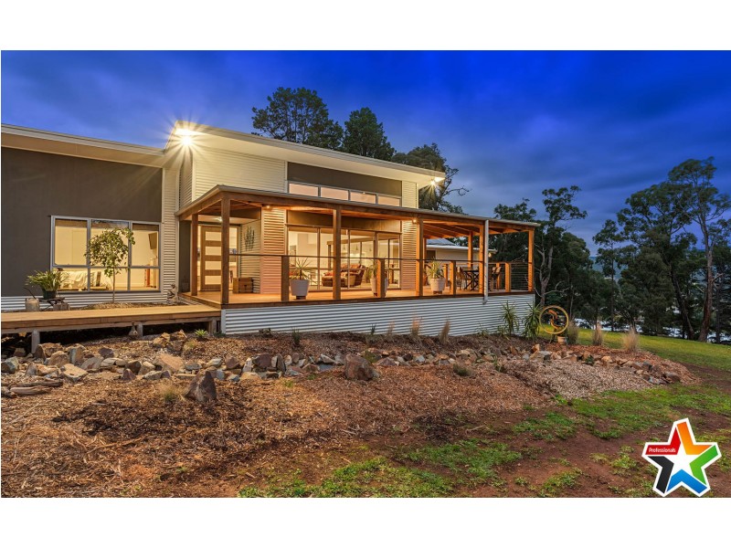 20 Edward Road, Wandin North VIC 3139