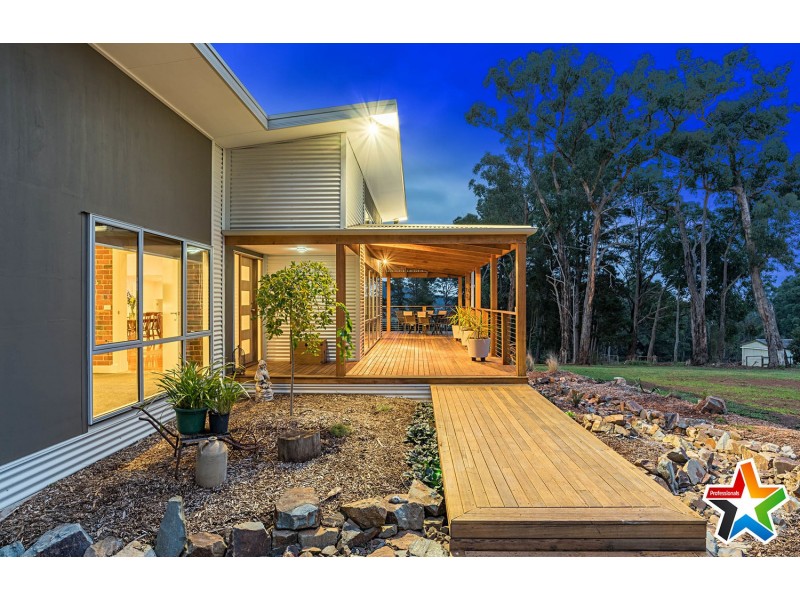 20 Edward Road, Wandin North VIC 3139