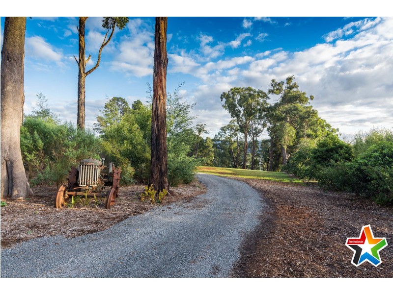 20 Edward Road, Wandin North VIC 3139