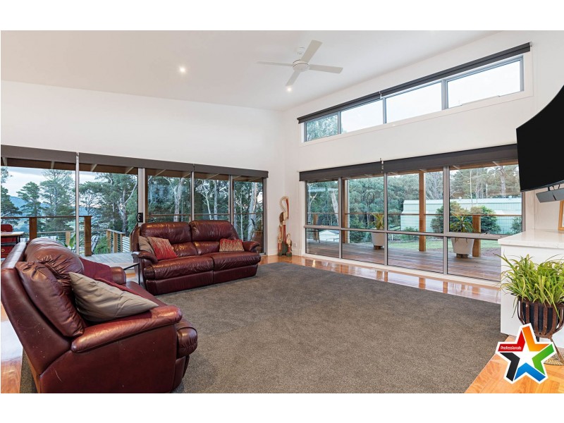 20 Edward Road, Wandin North VIC 3139