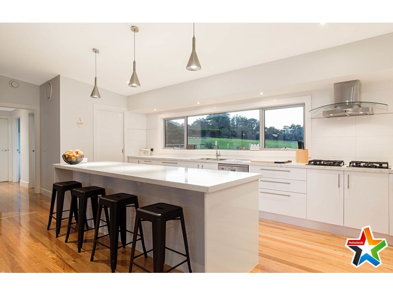 20 Edward Road, Wandin North VIC 3139