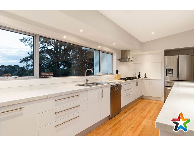 20 Edward Road, Wandin North VIC 3139
