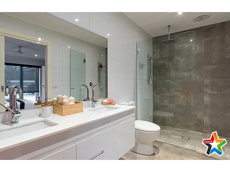 20 Edward Road, Wandin North VIC 3139