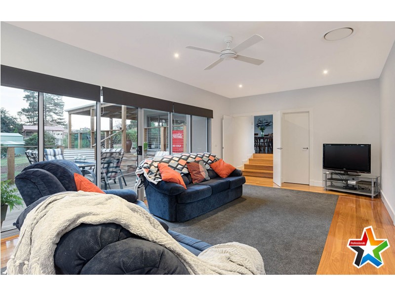 20 Edward Road, Wandin North VIC 3139