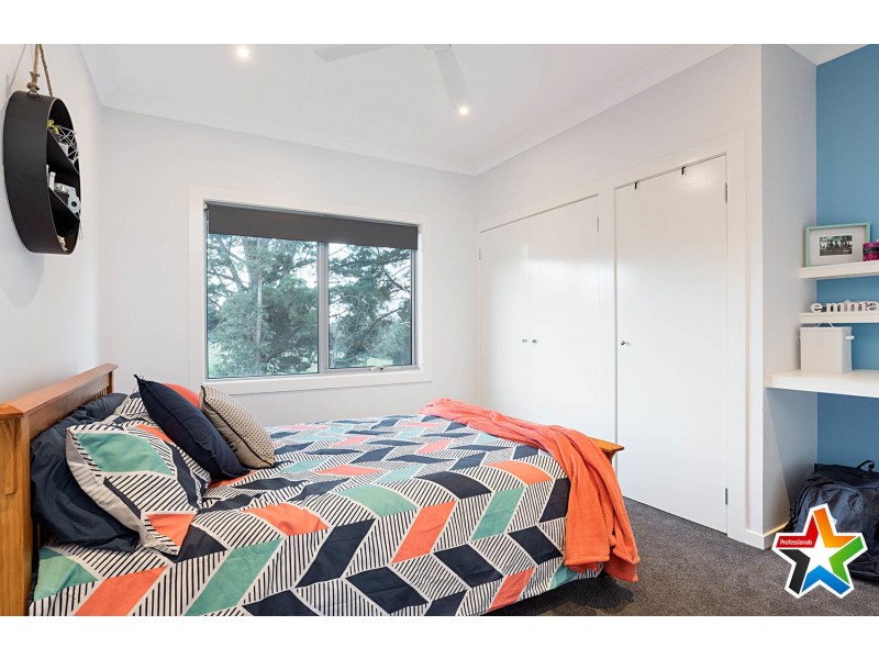 20 Edward Road, Wandin North VIC 3139