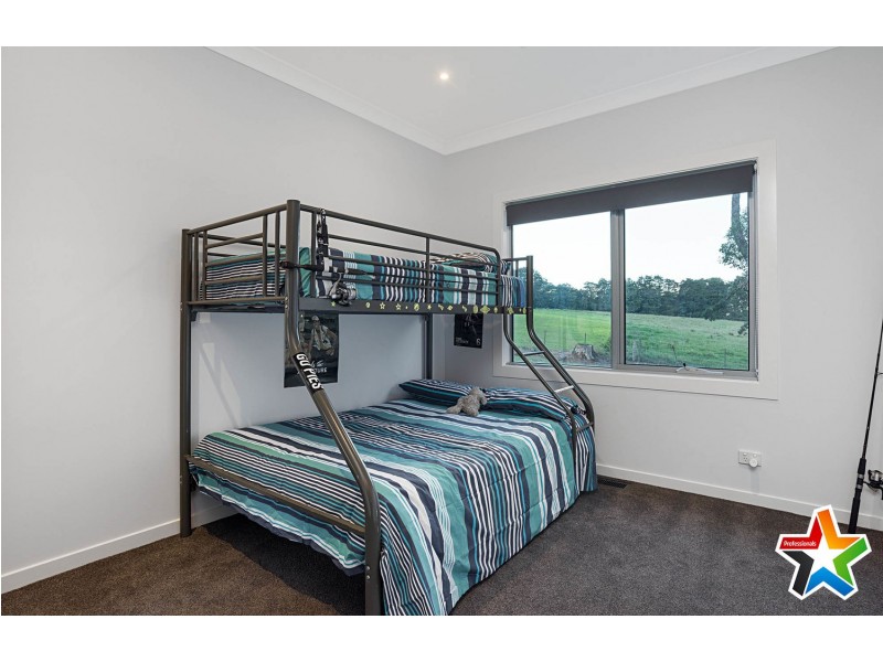 20 Edward Road, Wandin North VIC 3139