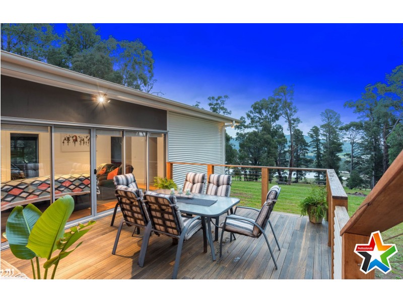 20 Edward Road, Wandin North VIC 3139