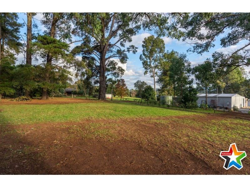 20 Edward Road, Wandin North VIC 3139