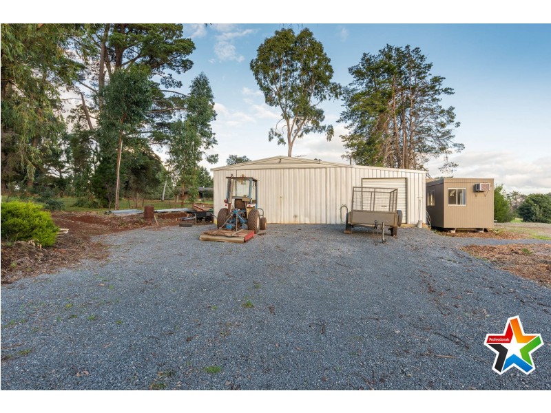 20 Edward Road, Wandin North VIC 3139