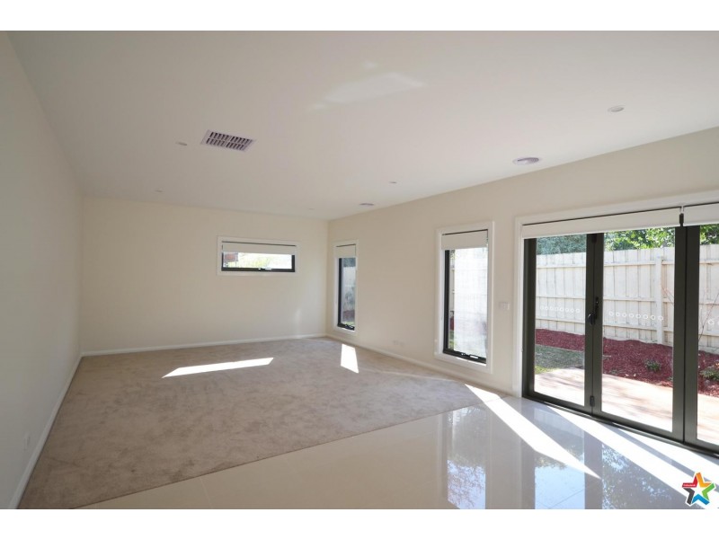 30A Zina Grove, Mooroolbark VIC 3138