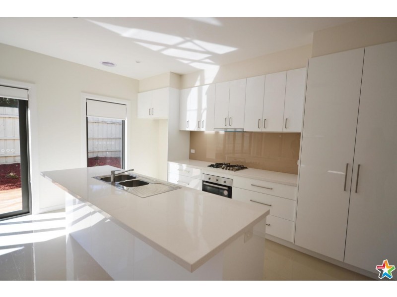 30A Zina Grove, Mooroolbark VIC 3138