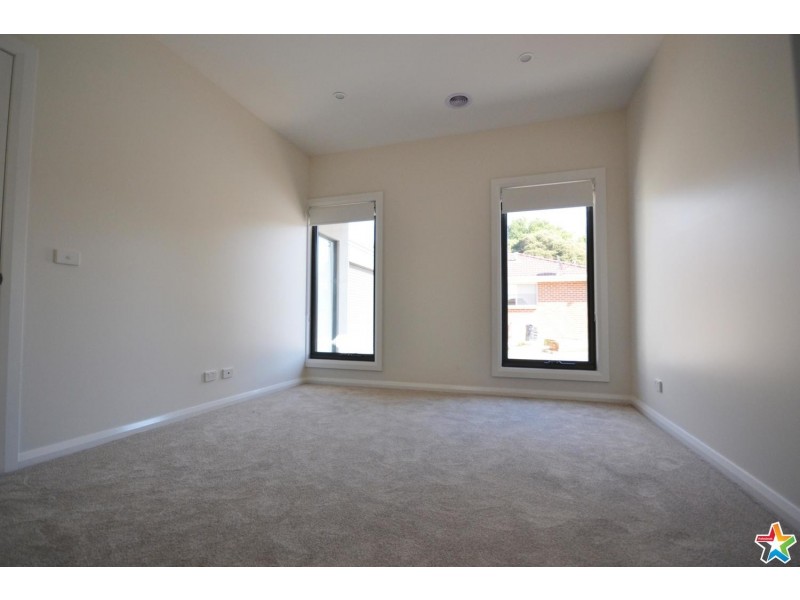 30A Zina Grove, Mooroolbark VIC 3138