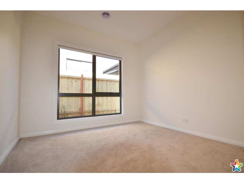 30A Zina Grove, Mooroolbark VIC 3138