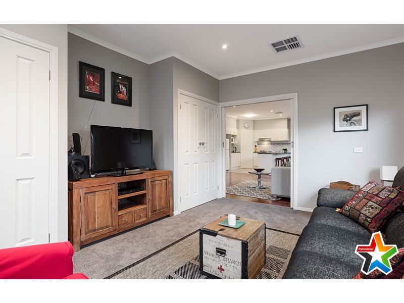 9a Lansell Road, Mooroolbark VIC 3138