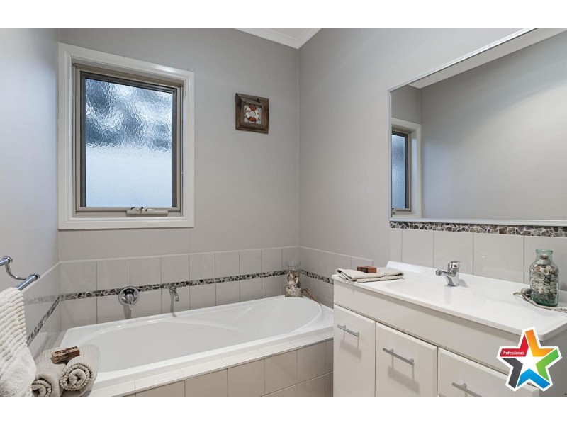 9a Lansell Road, Mooroolbark VIC 3138