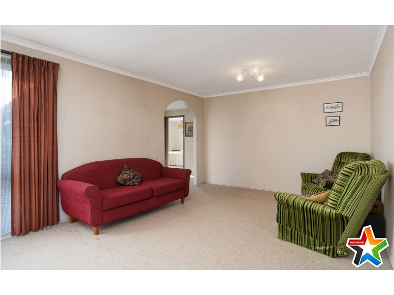 11 Paramount Avenue, Kilsyth VIC 3137