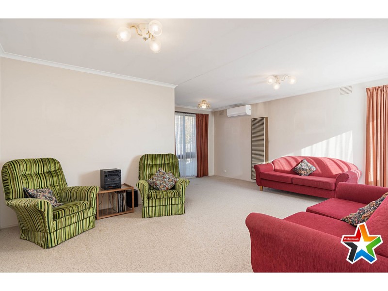 11 Paramount Avenue, Kilsyth VIC 3137