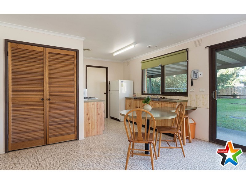 11 Paramount Avenue, Kilsyth VIC 3137