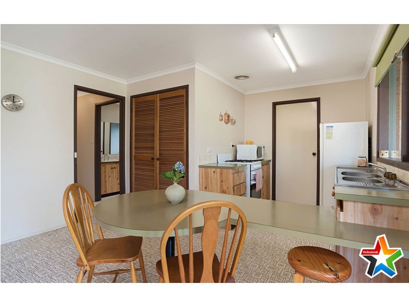 11 Paramount Avenue, Kilsyth VIC 3137