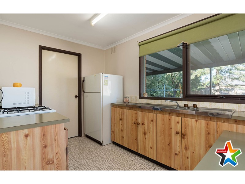 11 Paramount Avenue, Kilsyth VIC 3137