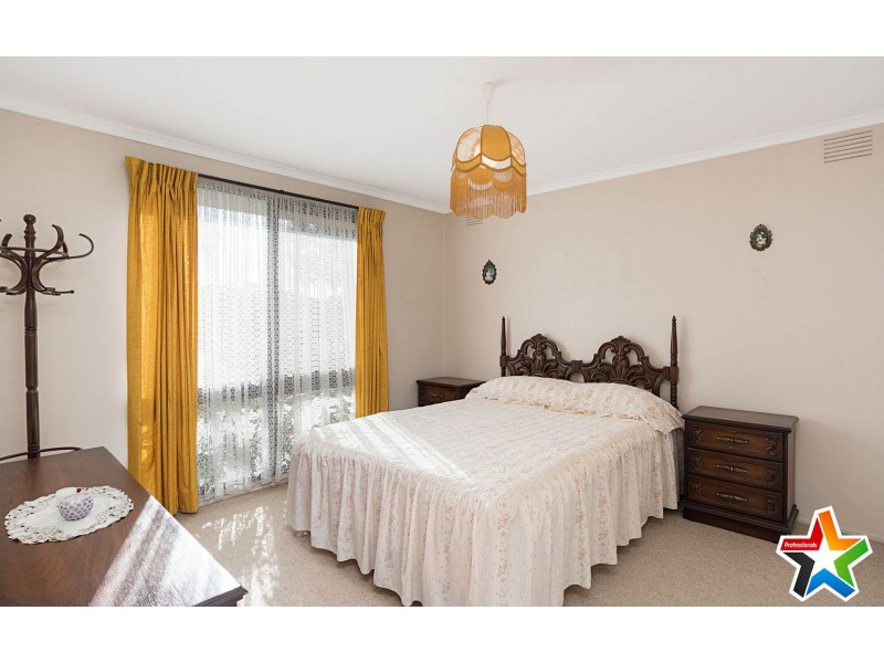 11 Paramount Avenue, Kilsyth VIC 3137