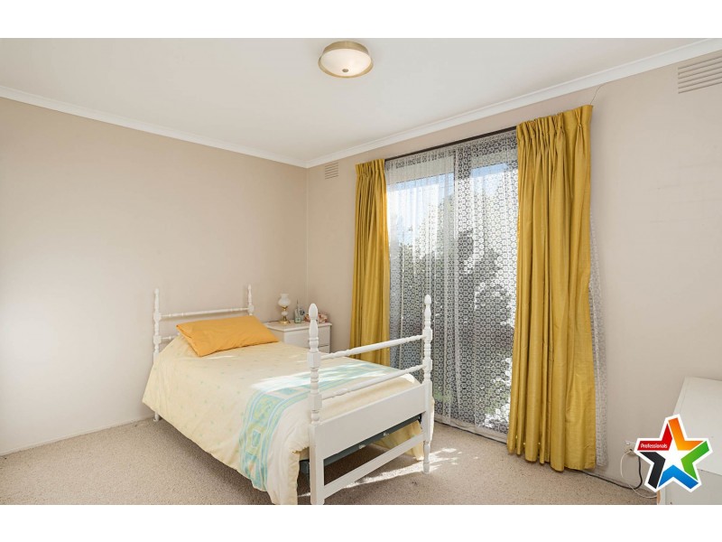 11 Paramount Avenue, Kilsyth VIC 3137