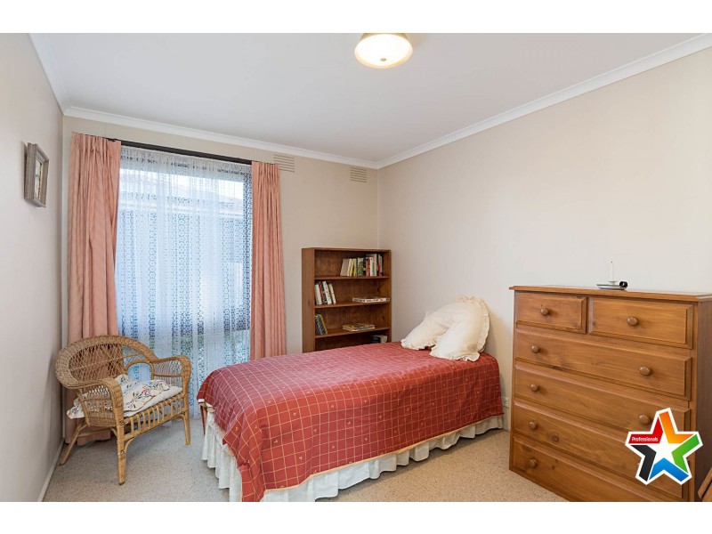 11 Paramount Avenue, Kilsyth VIC 3137