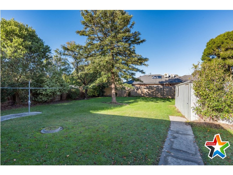 11 Paramount Avenue, Kilsyth VIC 3137