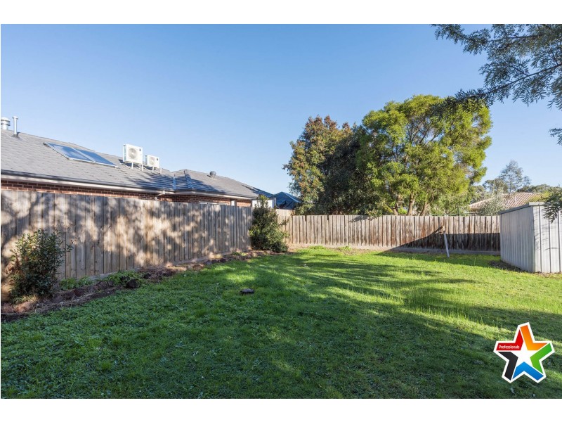11 Paramount Avenue, Kilsyth VIC 3137